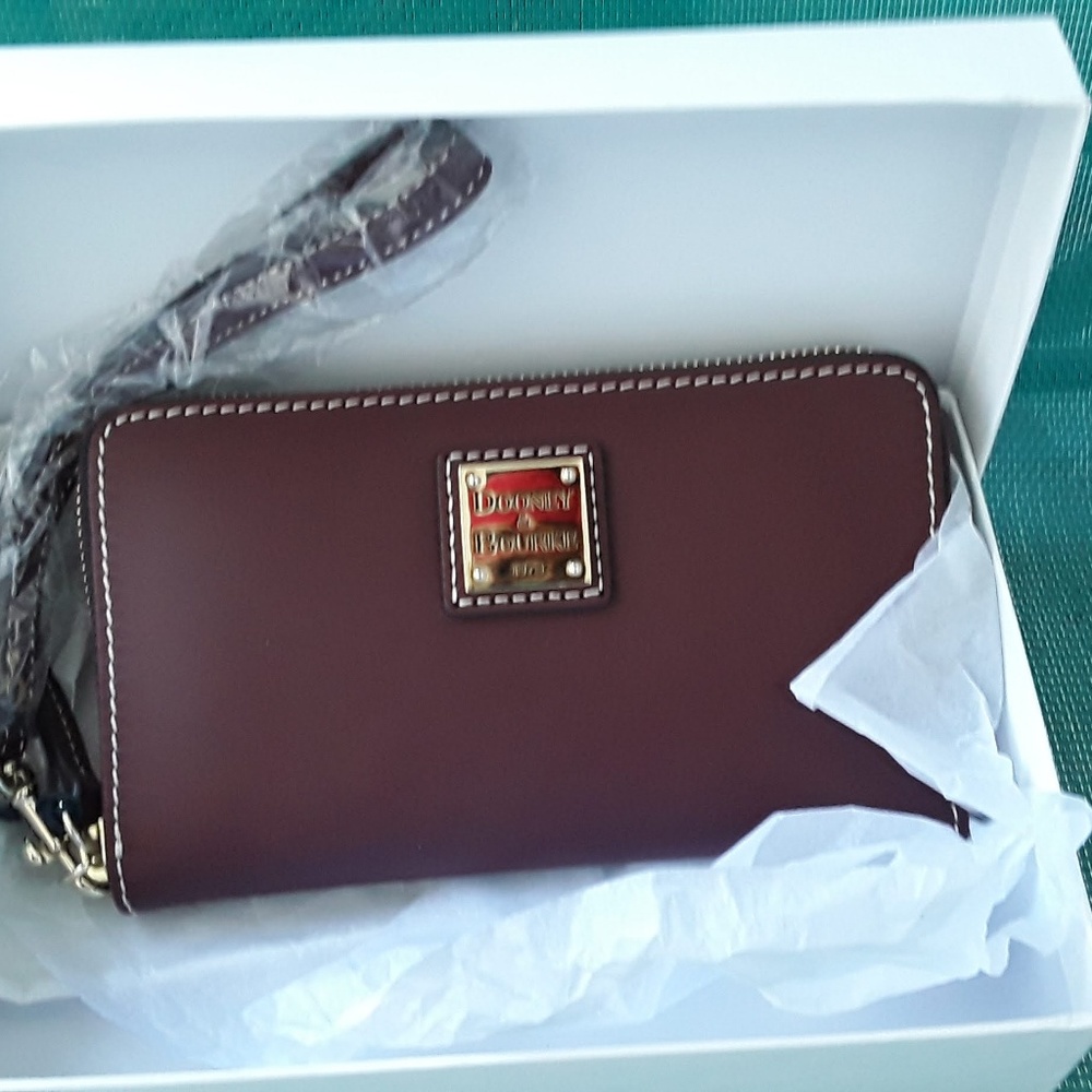 Beacon Zip Around Phone Wristlet